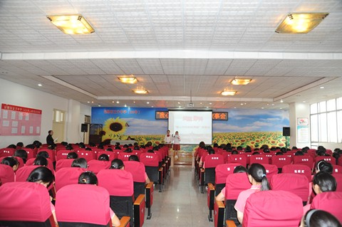 省妇联在昆明市女子中学举办我心中的抗战英