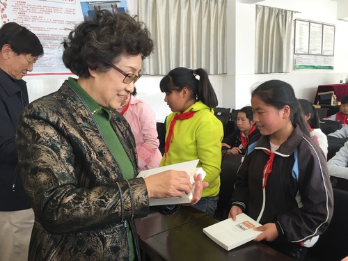 昆明市春蕾少年儿童基金会捐赠图书仪式_昆明